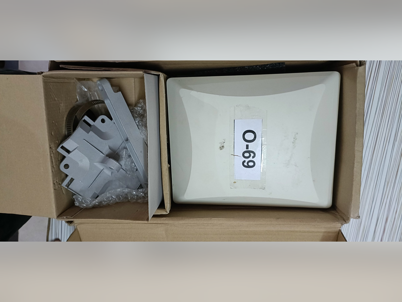 Click to enlarge Ruckus ZoneFlex 7782 Outdoor Omni Access Point (WW01), unit with mounting kit