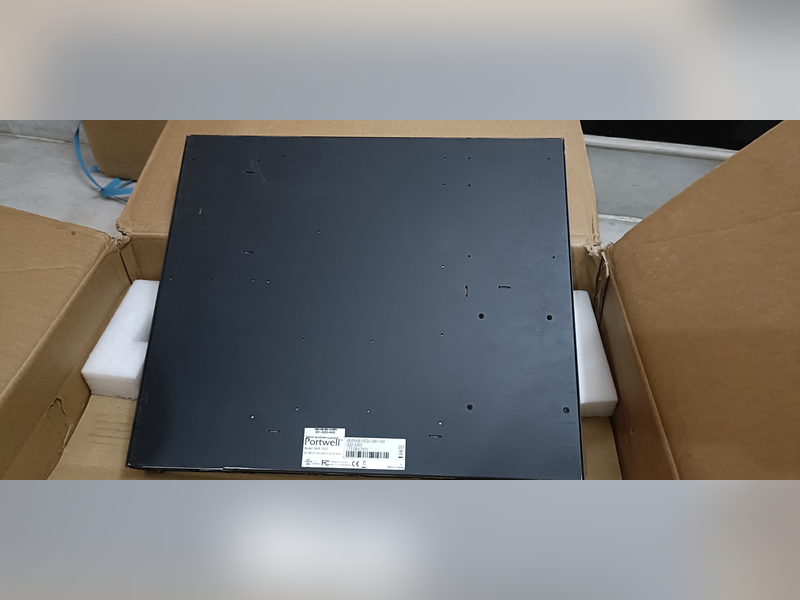 Click to enlarge Ruckus ZoneDirector 3000 (Licensed for up to 50 ZoneFlex APs), top