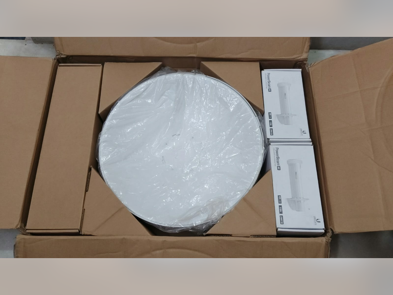 Ubiquiti PowerBeam 5 GHz airMAX Bridge with 500 mm Reflector (Model: PBE-5AC-500), open box with reflector and two radios