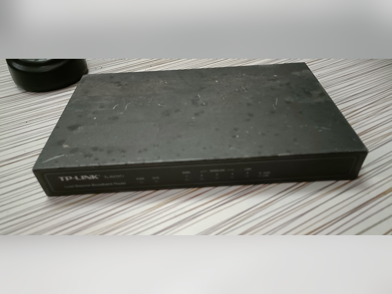 TP-Link TL-R470T+ Router