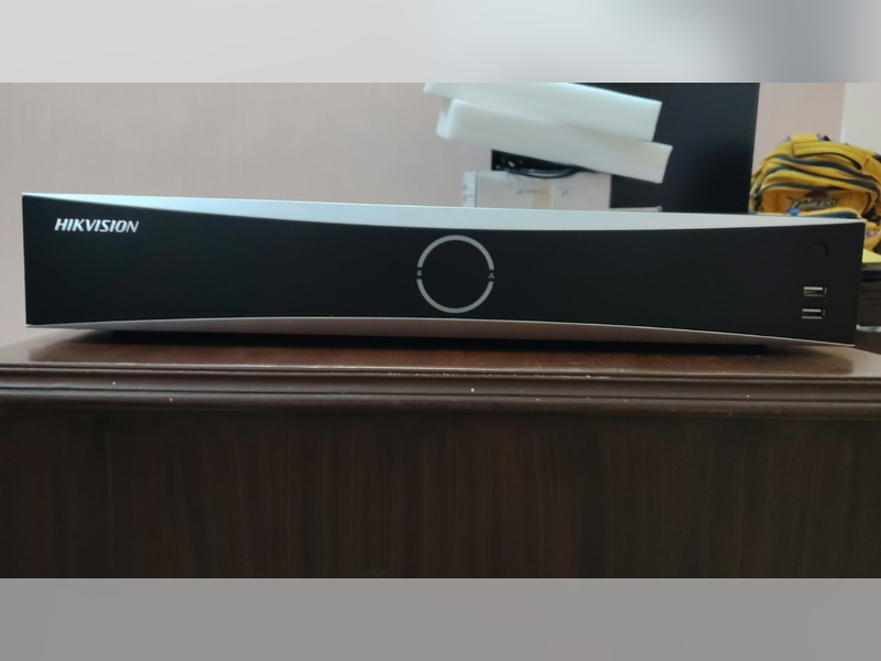 Hikvision DS-7732NXI-K4 NVR with 2 x 4 TB WD Purple Drives