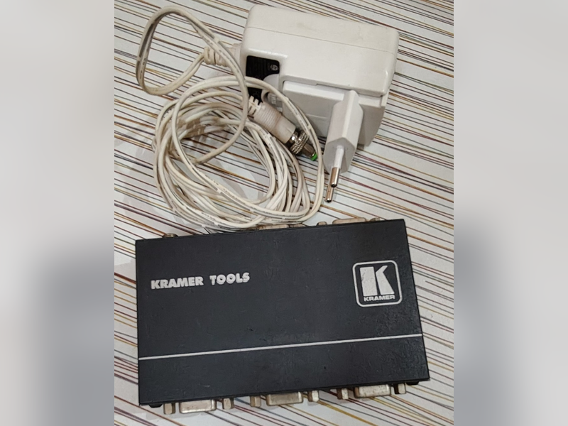 Click to enlarge Kramer VP-400K 1:4 Computer Graphics Distribution Amplifier, top view with power adapter