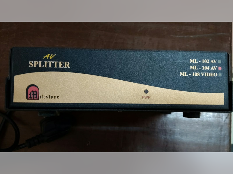 Click to enlarge Milestone ML-104 AV Splitter (1:4), front